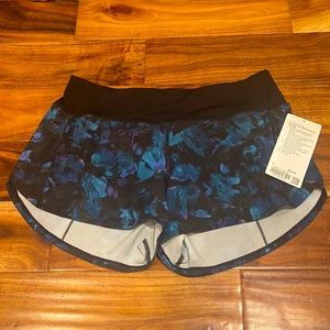 NEW Lululemon - Size 8- 4” Speed Up Short
